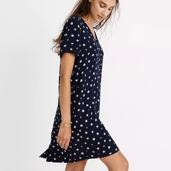 Madewell button back easy dress in Daisy Dot - Picture 2 of 10